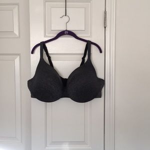 Cacique full coverage tee shirt bra in black color